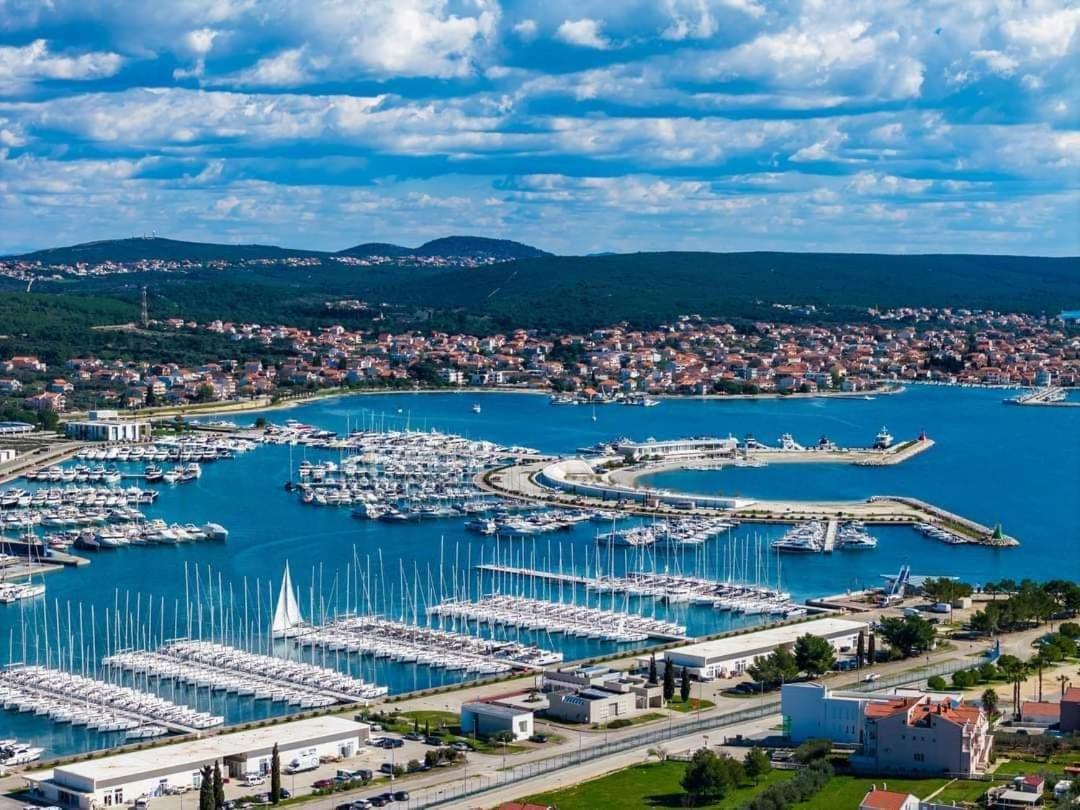 Apartmani Svitlana Sukošan Eksteriør bilde